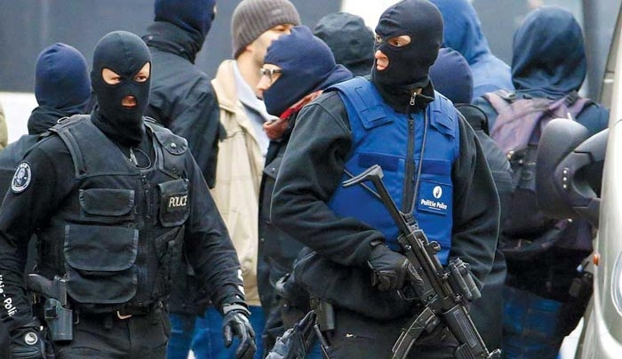 Συνελήφθη Γάλλος με 100 κιλά εκρηκτικά και πολλά Καλάσνικοφ - Θα τίναζε το Euro στον αέρα