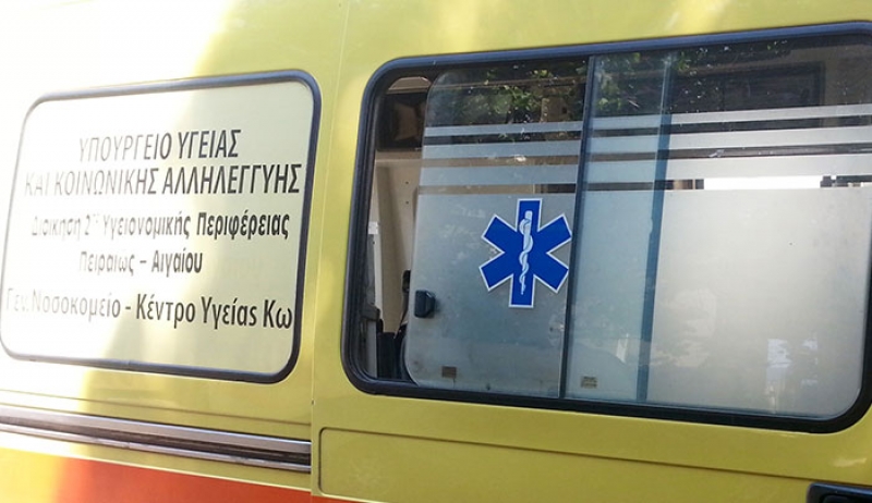 Σοβαρό τροχαίο για 15χρονο στην Κω: Οδηγούσε παράνομα μηχανή και έπεσε στο λιμάνι