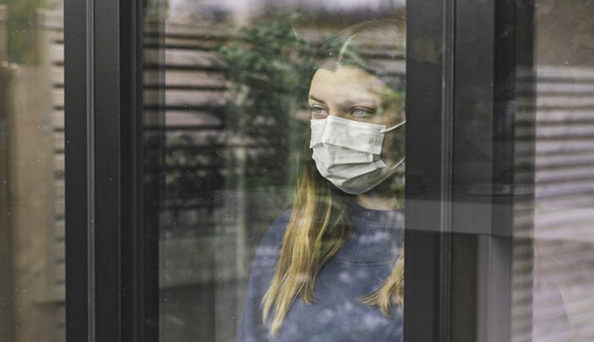 Νέες οδηγίες από το CDC για την 5ήμερη καραντίνα – Τι γίνεται αν κάποιος παραμένει θετικός