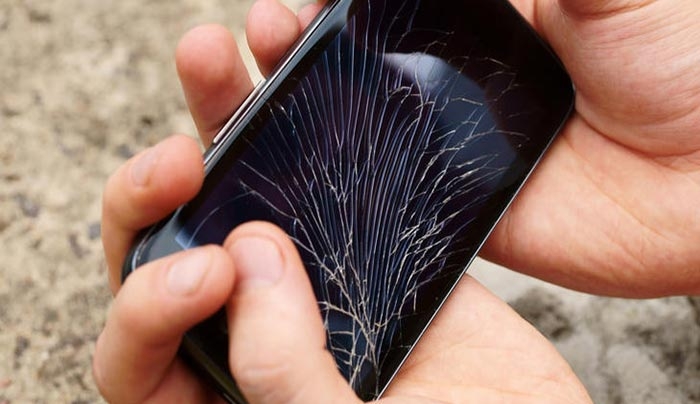 Πως καταστρέφουν οι Eλληνες τα smartphones-γιατί δεν επισκευάζουν την οθόνη
