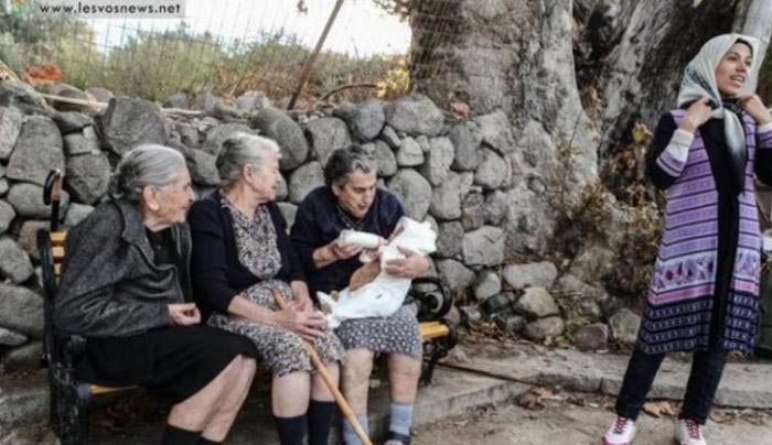 H γιαγιά από τη Μυτιλήνη μιλά για το... Νόμπελ Ειρήνης (βίντεο)