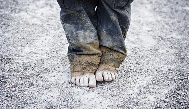 Θλιβερή πρωτιά για την Ελλάδα στην αύξηση της παιδική φτώχειας