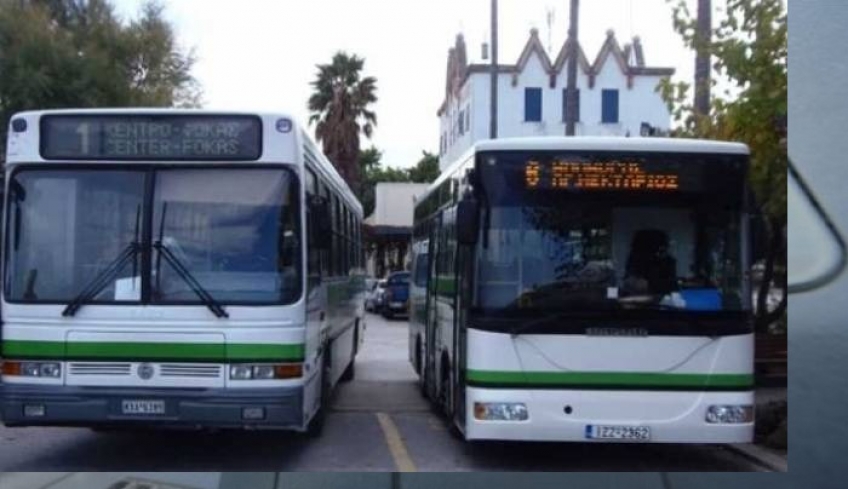 “Δύο νέα λεωφορεία ενισχύουν και ανανεώνουν το στόλο των λεωφορείων της δημοτικής συγκοινωνίας.”