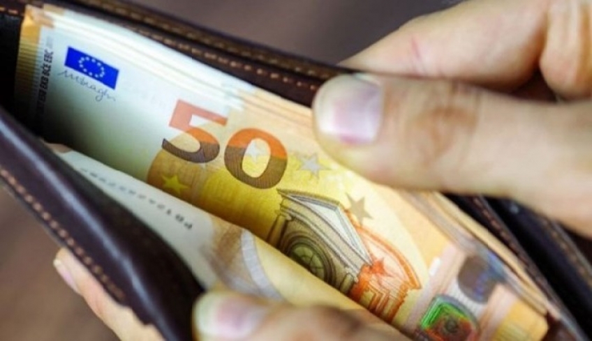 Πόσο θα αυξηθεί ο κατώτατος μισθός - Τι εισηγείται η αρμόδια επιτροπή στο πόρισμά της