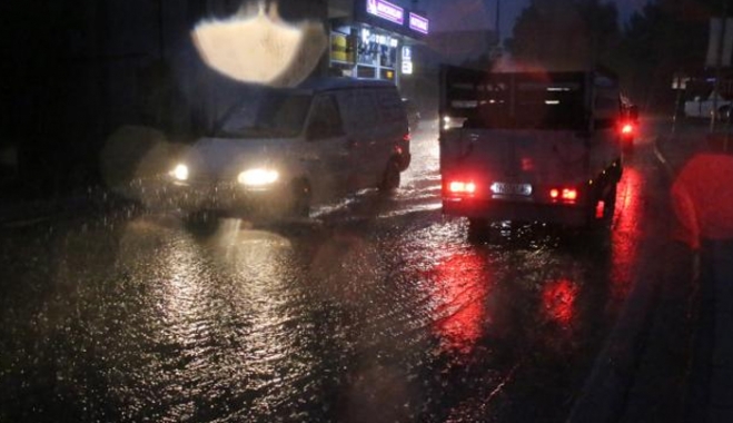 "Επνιξε" το Άργος η νεροποντή - Πλημμύρισαν δρόμοι και σπίτια [Εικόνες &amp; Βίντεο]