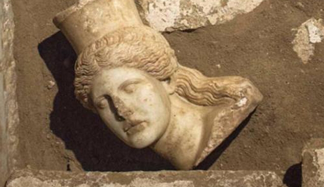 Βρέθηκε το κεφάλι της σφίγγας στην Αμφίπολη - ΦΩΤΟ