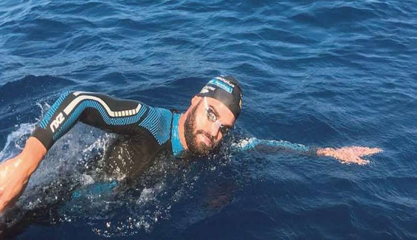 Ο Σπύρος Χρυσικόπουλος περιέγραψε στον RV το ασύλληπτο εγχείρημά του, να κολυμπήσει από τη Ρόδο στο Καστελλόριζο, σε 64 ώρες! (ΗΧ)