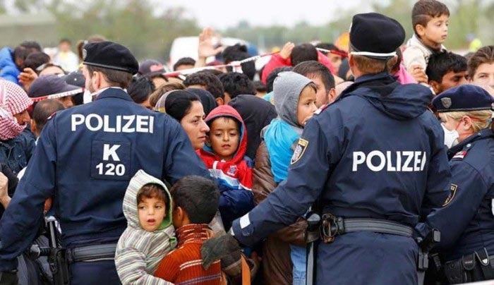 Εγκλωβισμό προσφύγων φοβάται η Ελλάδα
