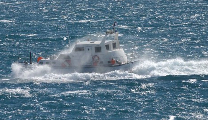 Κρήτη: Θρίλερ με ακυβέρνητο φορτηγό πλοίο γεμάτο λαθρομετανάστες!