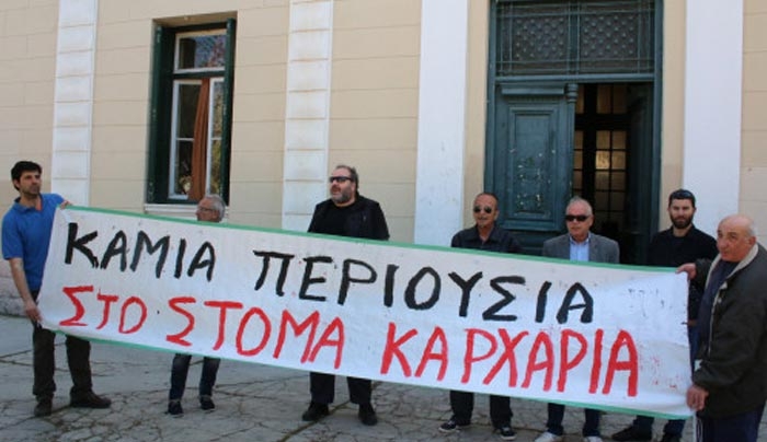 Παρέμβαση Μαξίμου μετά τον σάλο – Παγώνει τους πλειστηριασμούς για χρέη στο δημόσιο έως τα τέλη του 2017