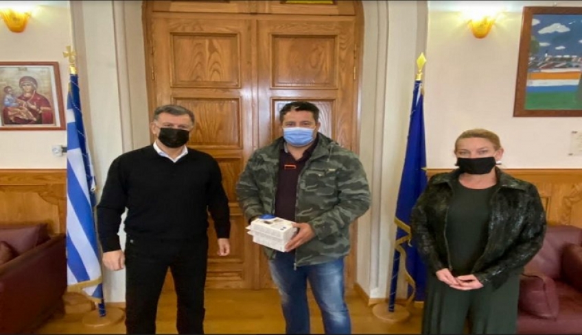 Προσφορά οξύμετρων από τον Σύνδεσμο Ιδιοκτητών Ταξί στο Δήμο Κω