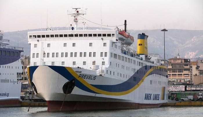 Λαχτάρησαν 218 επιβάτες του «Πρέβελης»: Παραλίγο να πέσει στην προβλήτα του λιμανιού