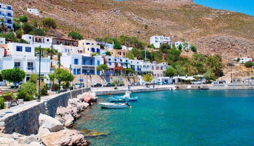 Στρατιώτης γιατρός στο Πολυδύναμο Περιφερειακό Ιατρείο Τήλου