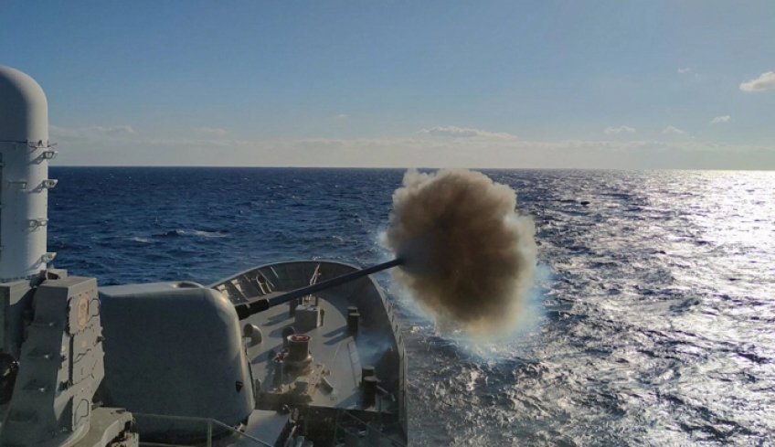 «Άνοιξε πυρ» το Πολεμικό Ναυτικό σε Κρητικό και Μυρτώο Πέλαγος – Εντυπωσιακές εικόνες από τις ασκήσεις