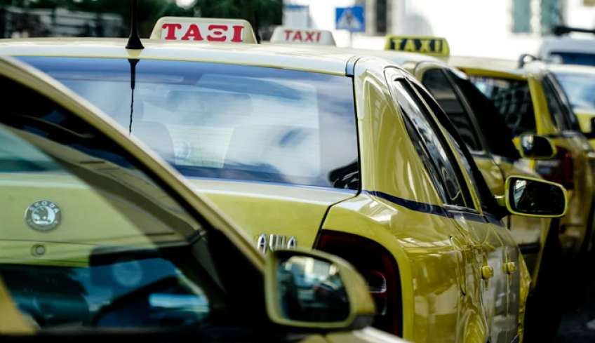 Ξεκινά το πρόγραμμα «Πράσινα ΤΑΞΙ»: Πώς θα λάβετε έως και 17.500 ευρώ για ηλεκτρικό όχημα