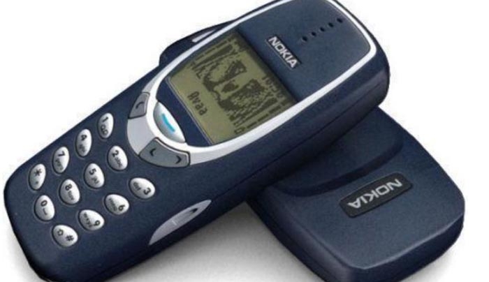Επανακυκλοφορεί το θρυλικό Nokia 3310, 17 χρόνια μετά την πρώτη του μεφάνιση
