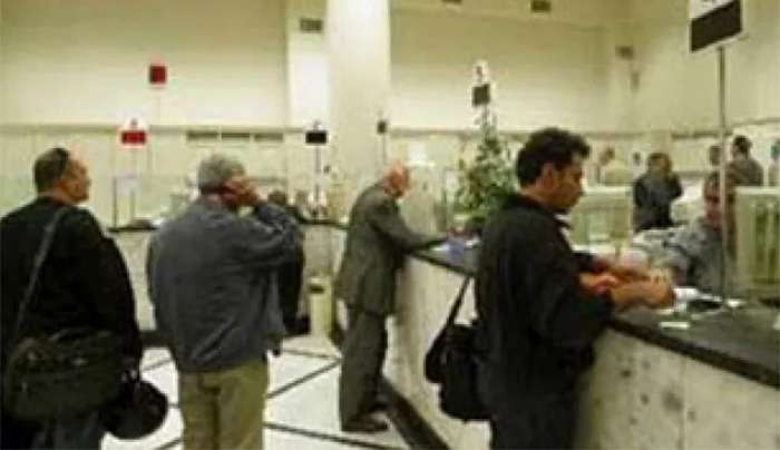 «Άλλα κόλπα» από τις τράπεζες: Αντικαθιστούν λογαριασμούς ταμιευτηρίου με άλλους που έχουν χρέωση
