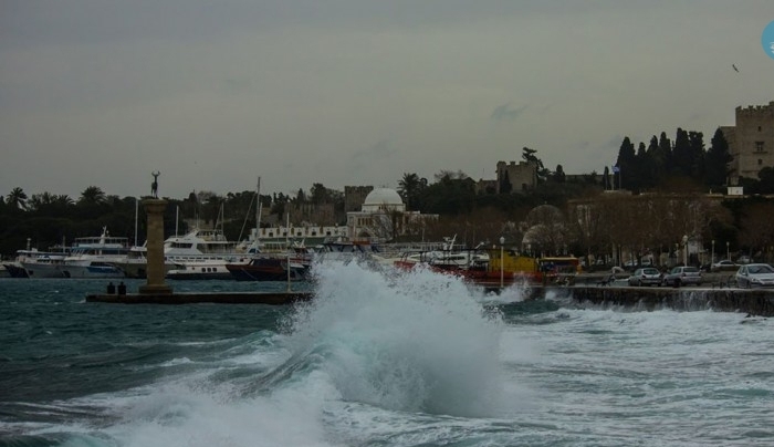 Ισχυροί άνεμοι 9 μποφόρ στο Αιγαίο - Απαγορευτικό απόπλου από τον Πειραιά