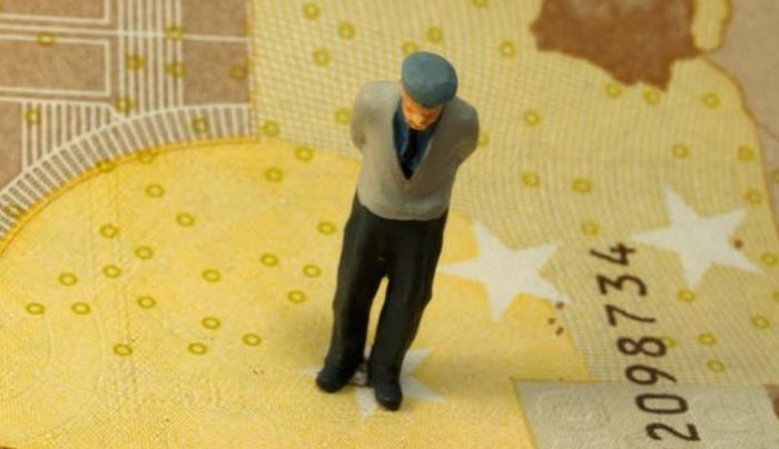 Αναδρομικό «μαχαίρι»-σοκ σε συντάξεις πάνω από 2.000 ευρώ – Δεν εξαιρούνται οι ανάπηροι