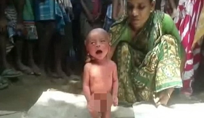 Σοκαριστικό βίντεο: Ινδή «μάγισσα» βασανίζει άρρωστο μωρό (ΦΩΤΟ+VIDEO)