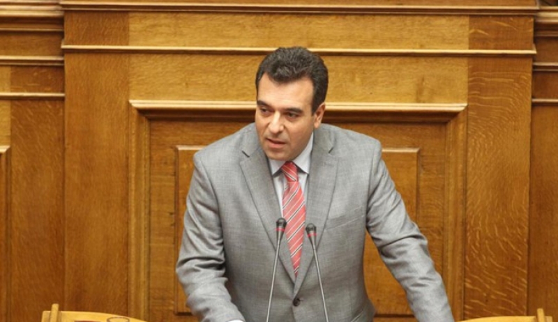 Την παρέμβαση της Επιτροπής Ανταγωνισμού για την τιμή της βενζίνης στα νησιά ζητά ο Μάνος Κόνσολας