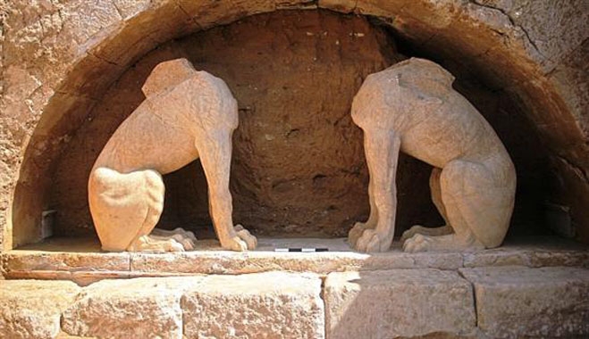 Τασούλας: «Ενισχύεται η εκδοχή ότι ο τάφος δεν έχει συληθεί» (Video)