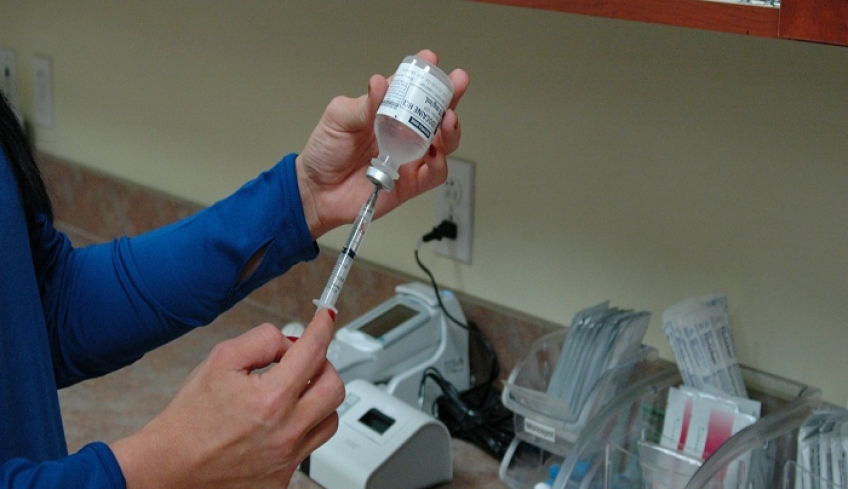 Γρίπη: Λίστες αναμονής και «ρεζερβέ» εμβόλια στα φαρμακεία