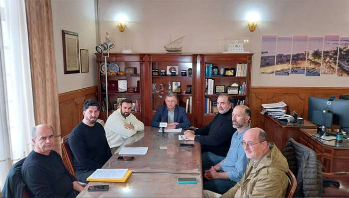 Υπέγραψε σήμερα ο Δήμαρχος Θεοδόσης Νικηταράς. Ένα από τα μεγαλύτερα έργα ασφαλτόστρωσης και ηλεκτροφωτισμού στην Κέφαλο, σε μήκος 2400ων μέτρων!