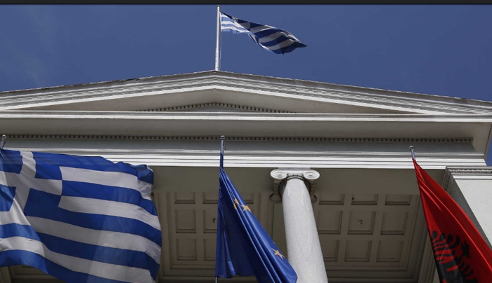Αποκλειστικό: Καταγγελία για «διαπλοκή» αξιωματούχου της ΕΕ πίσω από το «τσάμικο»