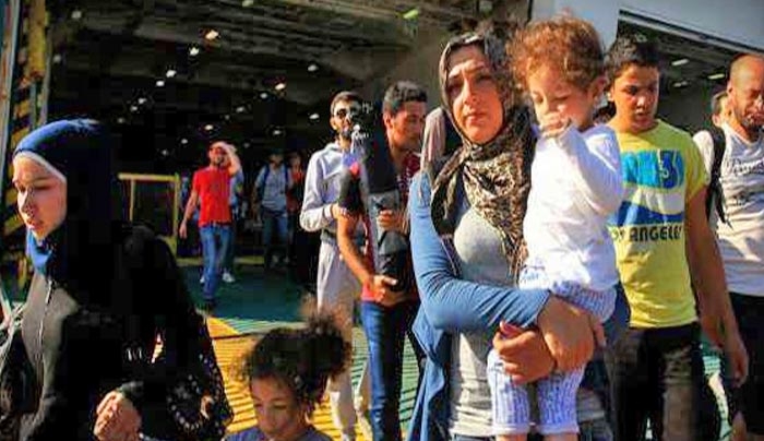 Περισσότεροι από 3.300 πρόσφυγες αποβιβάστηκαν στον Πειραιά