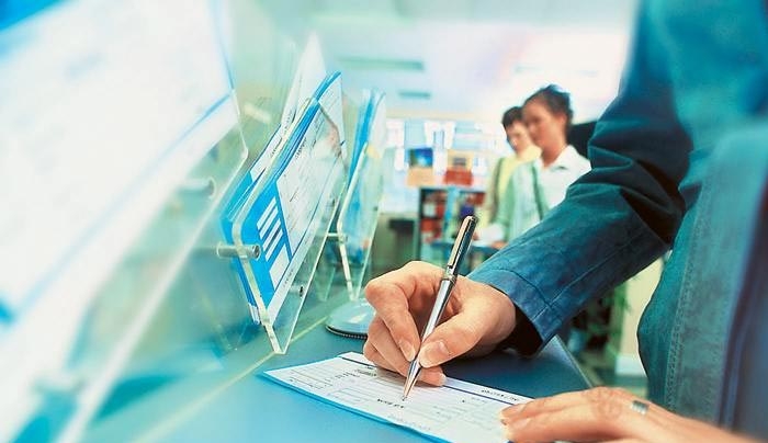 Στο τραπέζι ξανά η επιβολή φόρου σε τραπεζικές συναλλαγές