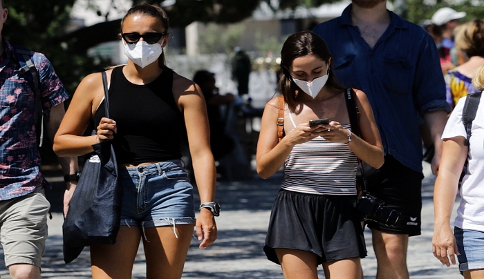 Νέα μέτρα: Ποιοι εξαιρούνται από τη χρήση μάσκας