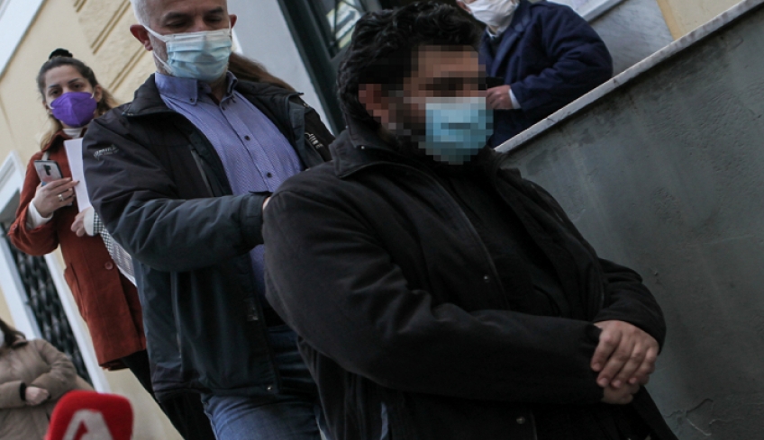 Νέα καταγγελία για τον ιερέα: «Είσαι στον οίκο του Θεού, δεν θέλω να νιώθεις άβολα… ανέβασε το σουτιέν σου»