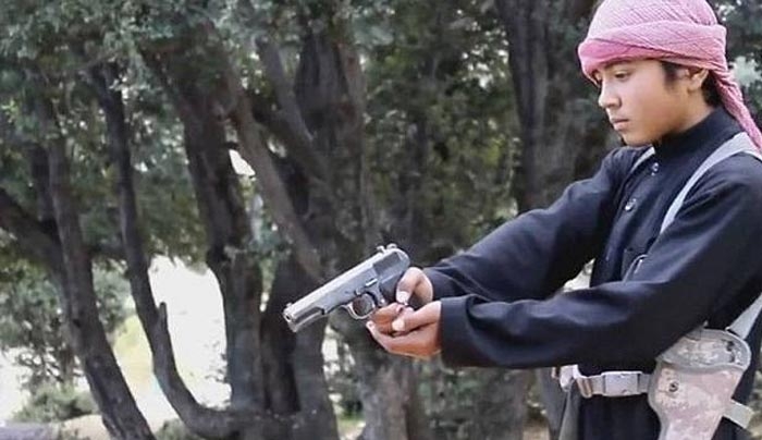 Νέο βίντεο φρίκης των τζιχαντιστών: Βάζουν μικρά παιδιά να εκτελούν ομήρους