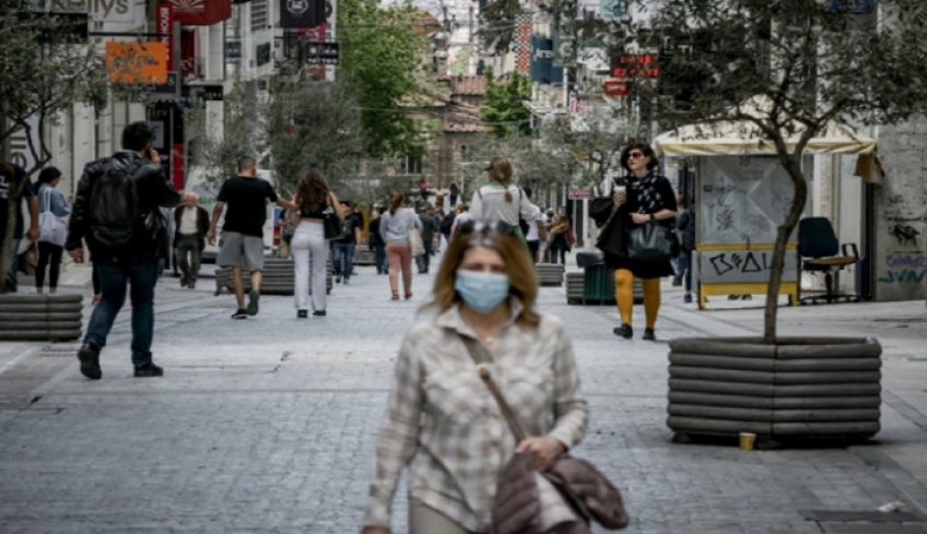 Κορονοϊός Ελλάδα: Στα 39 έτη ο μέσος όρος ηλικίας των κρουσμάτων, ανησυχία για τους διασωληνωμένους κάτω των 40