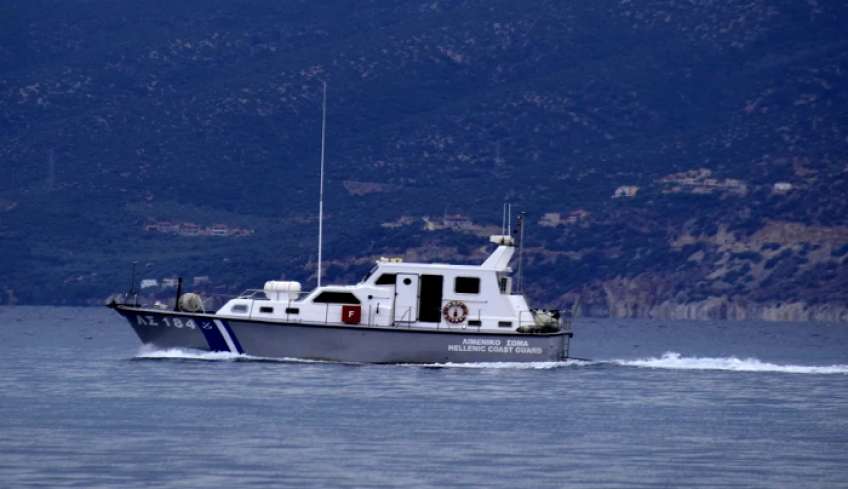Αγωνία στη Χαλκιδική για τους δύο αγνοούμενους - Συνεχίζονται οι έρευνες, δίνει μάχη το λιμενικό