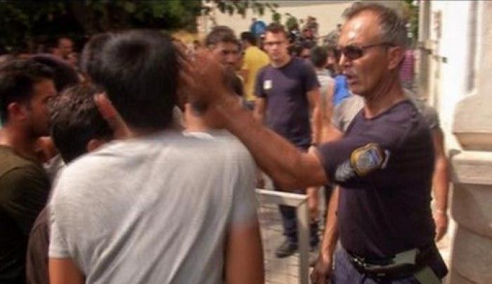 ΑΘΩΟΣ ο αστυνομικός για το περιστατικό με το χαστούκι σε μετανάστη
