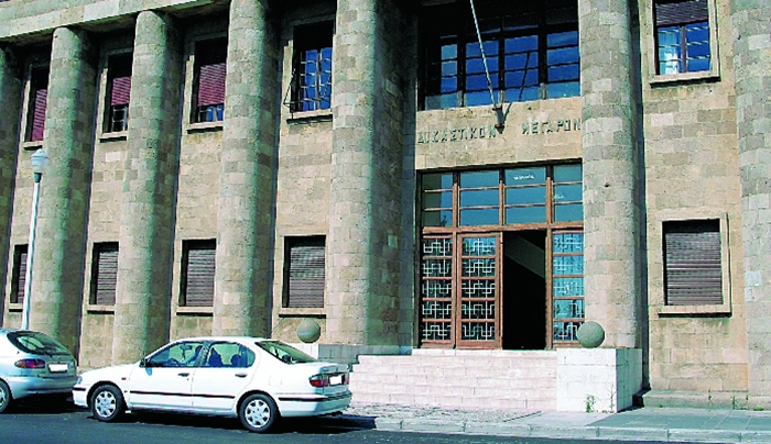 Στο Τριμελές Εφετείο Αλβανός εργολάβος που εκβίαζε ξενοδόχο