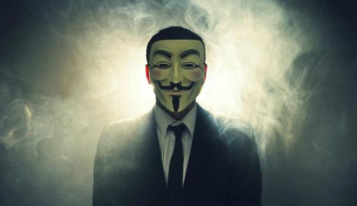 Οι «Anonymous» την «έπεσαν» στον Ολάντ - ΒΙΝΤΕΟ