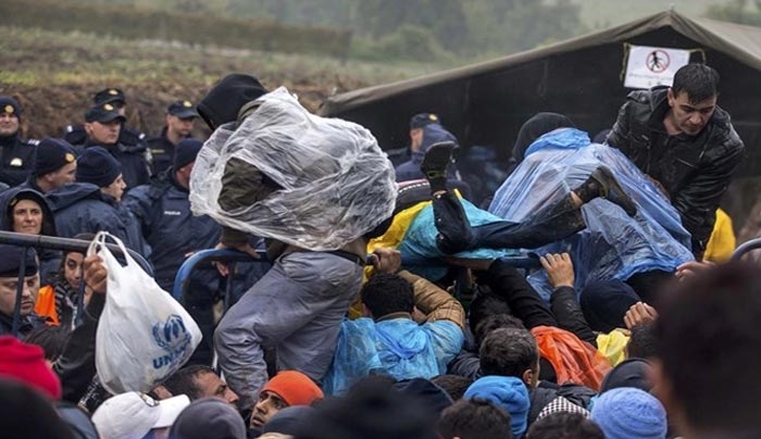 Εγκλωβισμένοι χιλιάδες πρόσφυγες και μετανάστες στα σύνορα Σερβίας - Κροατίας