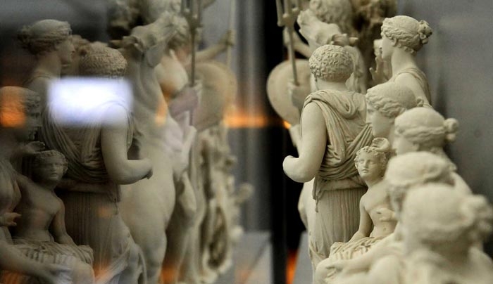 «Όχι» των αρχαιολόγων στα 2 εκατ. ευρώ για πασαρέλα της Gucci στον Παρθενώνα