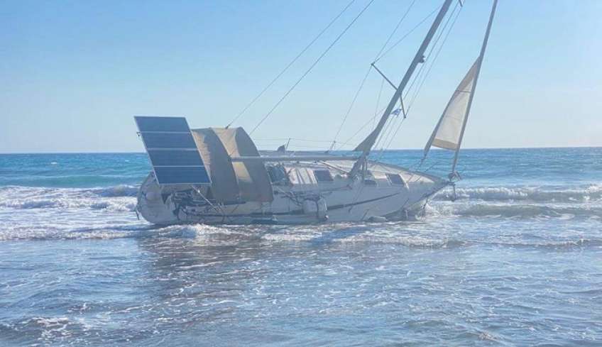 Ιστιοφόρο με 56 μετανάστες προσάραξε στην Κατταβιά στη Ρόδο