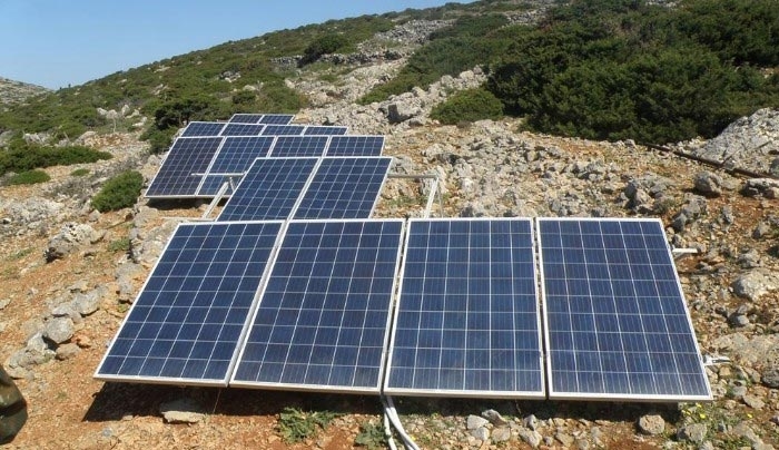 Εγκατάσταση φωτοβολταϊκών και ανεμογεννητριών σε Κίναρο και Λέβιθα από την 80 ΑΔΤΕ