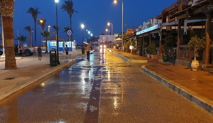 Δήμος Κω: Εκτεταμένος καθαρισμός της Καρδάμαινας, με πλύσιμο της πλατείας, της παραλιακής οδού και παράλληλων δρόμων