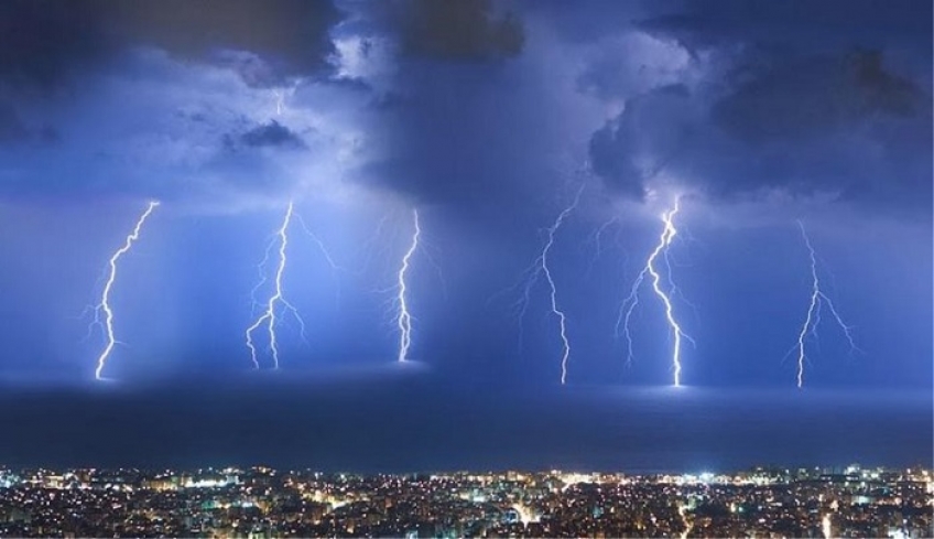 «Ηλεκτρικές» καταιγίδες: Πάνω από 10.000 κεραυνοί έπεσαν σε 12 ώρες