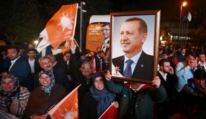 «Σουλτάνος» ο Ερντογάν στην Τουρκία - Καλεί τη διεθνή κοινότητα να σεβαστεί το αποτέλεσμα των εκλογών
