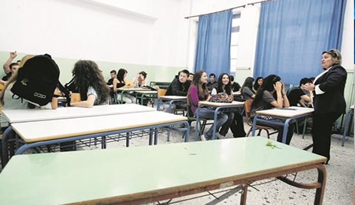 Λιγότερες από 3.000 οι μόνιμες θέσεις - Ερωτηματικό πως θα καλυφθούν τα 20.000 κενά στα σχολεία