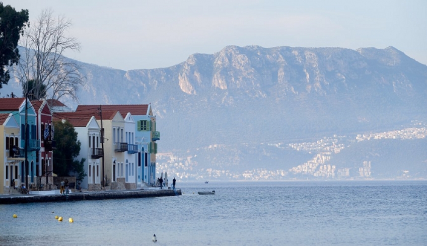 Φυσικό αέριο ανατολικά του Καστελόριζου «μυρίζεται» Τούρκος καθηγητής ενέργειας