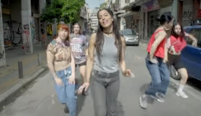 Το ελληνικό τραγούδι που κοντεύει το 1 εκατ. προβολές σε 3 μέρες