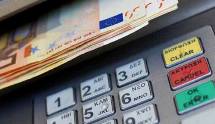 «Βρέχει» λεφτά: Εβδομάδα πληρωμών για συντάξεις και επιδόματα (ημερομηνίες)